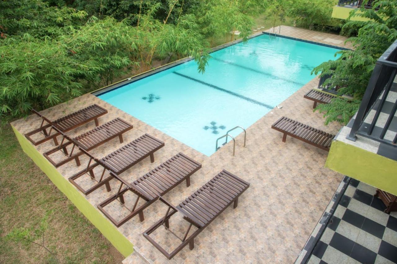 Hotel Golden Ray Dambulla Esterno foto